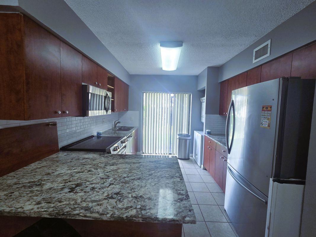 1831 Nw 94th Ave - Photo 2 of 12