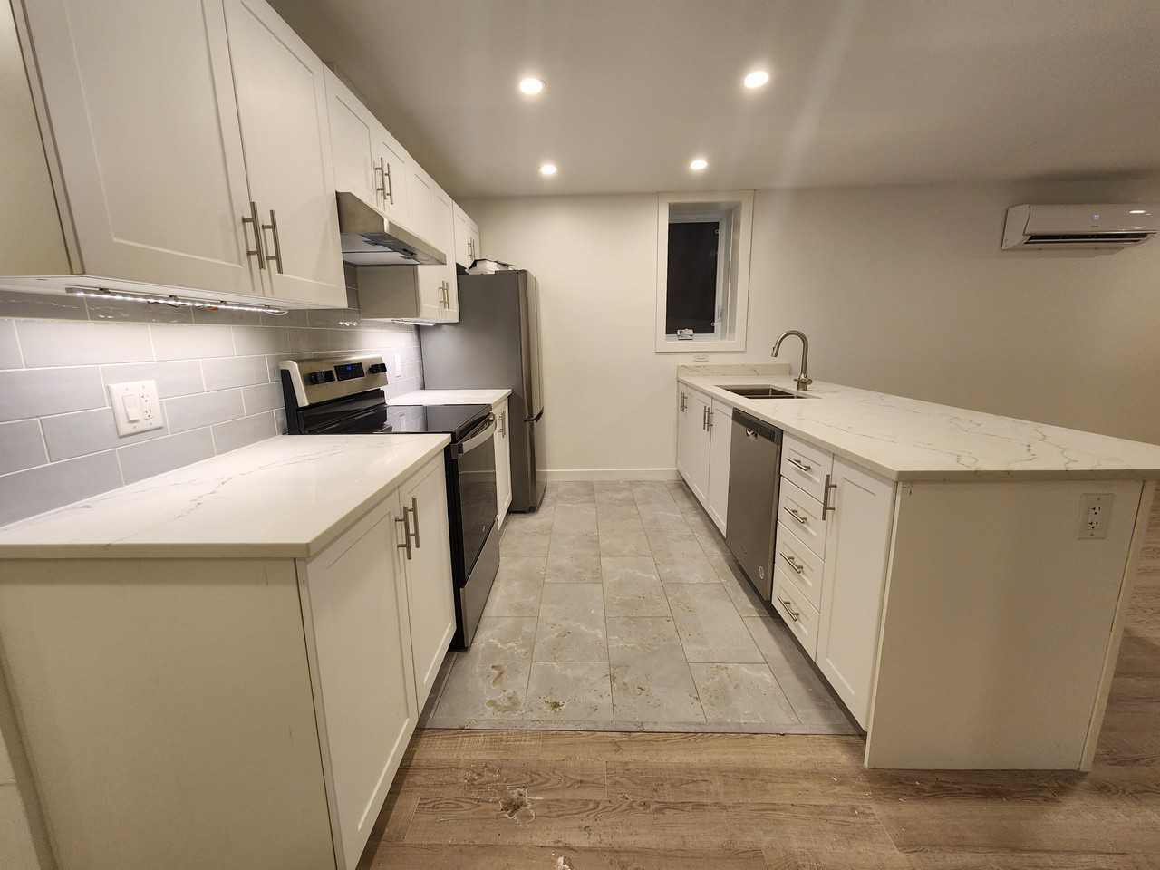 574 Byron Ave - Photo 3 of 12