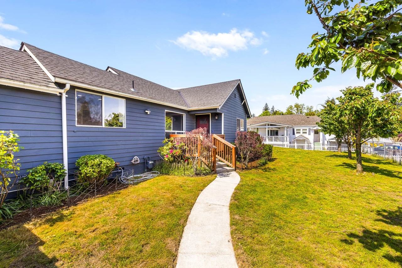 4324 S 171st St - Photo 2 of 18