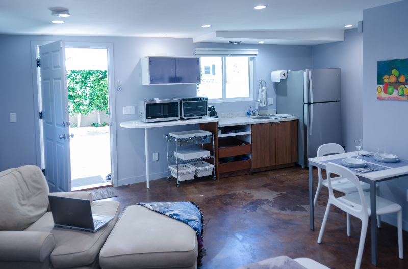 22054 De La Guerra St - Photo 2 of 11