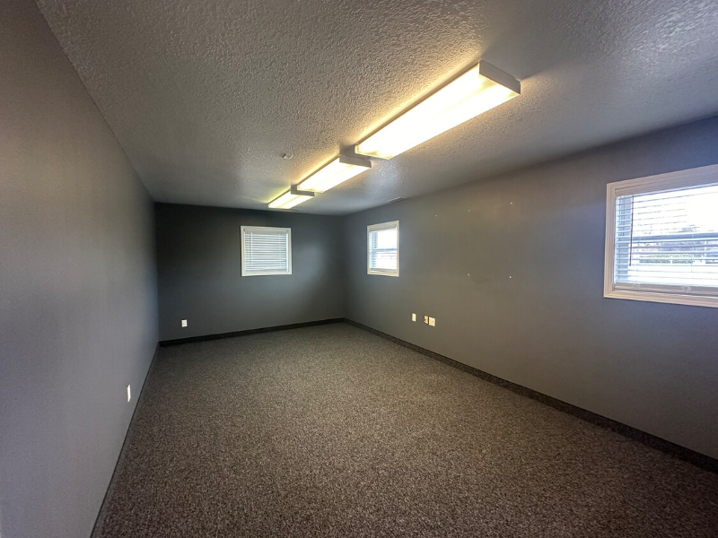 1075 Sutton Rd - Photo 3 of 13