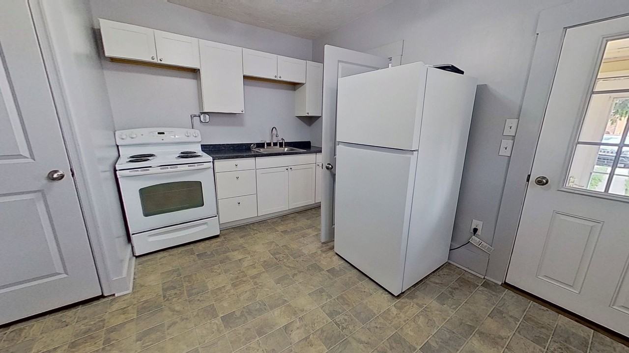 203 Baltimore St - Photo 2 of 12