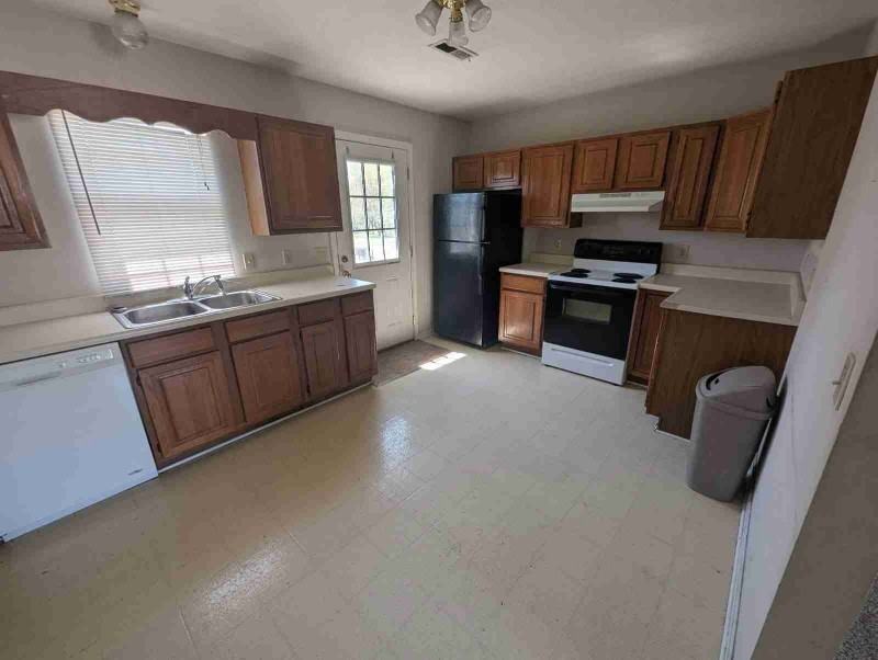 5780 Metropolis Lake Rd #C - Photo 3 of 5