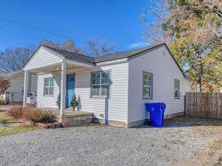 425 E Hughbert St - Photo 2 of 11