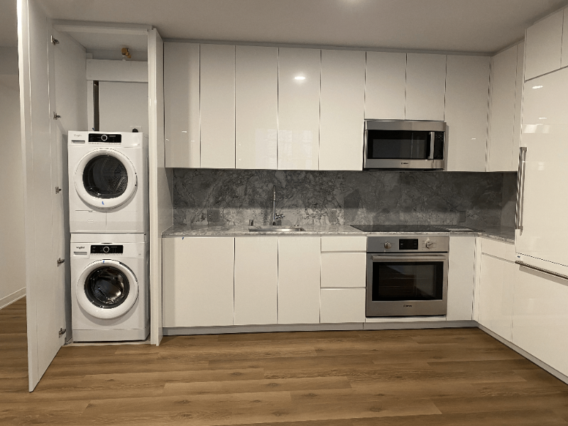 987 Queen St - Photo 3 of 9