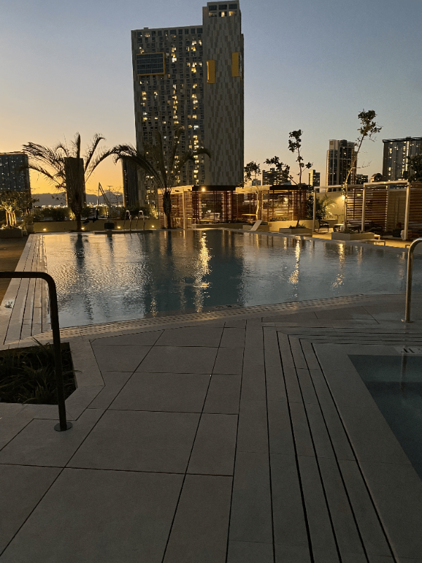 987 Queen St - Photo 6 of 9