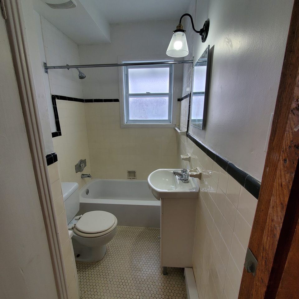 5120 Avenue Jeanne-d'Arc #4 - Photo 4 of 11