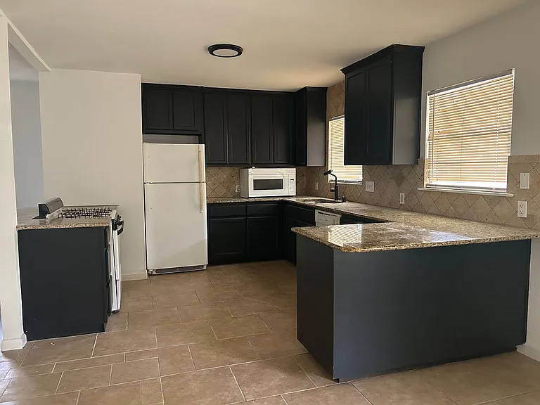 1203 Edgewood Ave - Photo 3 of 10
