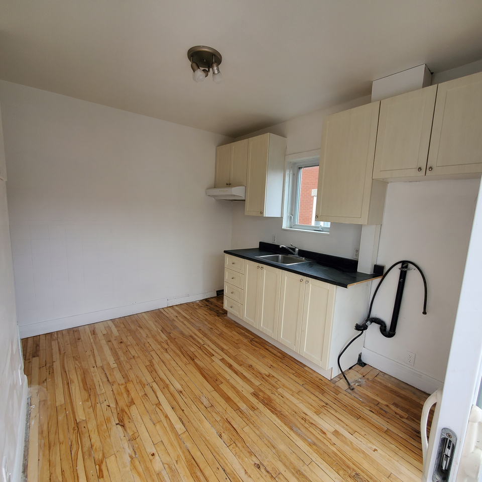 5120 Avenue Jeanne-d'Arc #4 - Photo 7 of 11