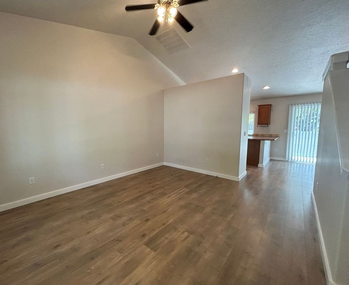 2225 W Steely Ct - Photo 3 of 31