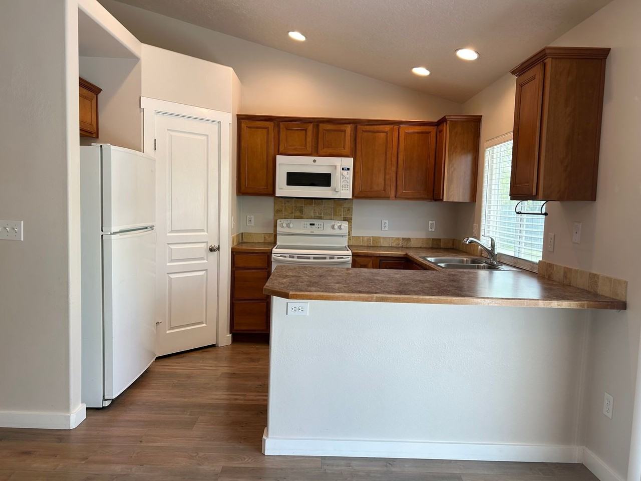 2225 W Steely Ct - Photo 5 of 31