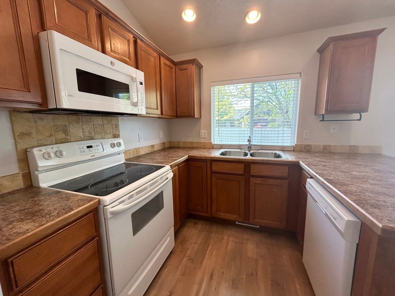 2225 W Steely Ct - Photo 7 of 31