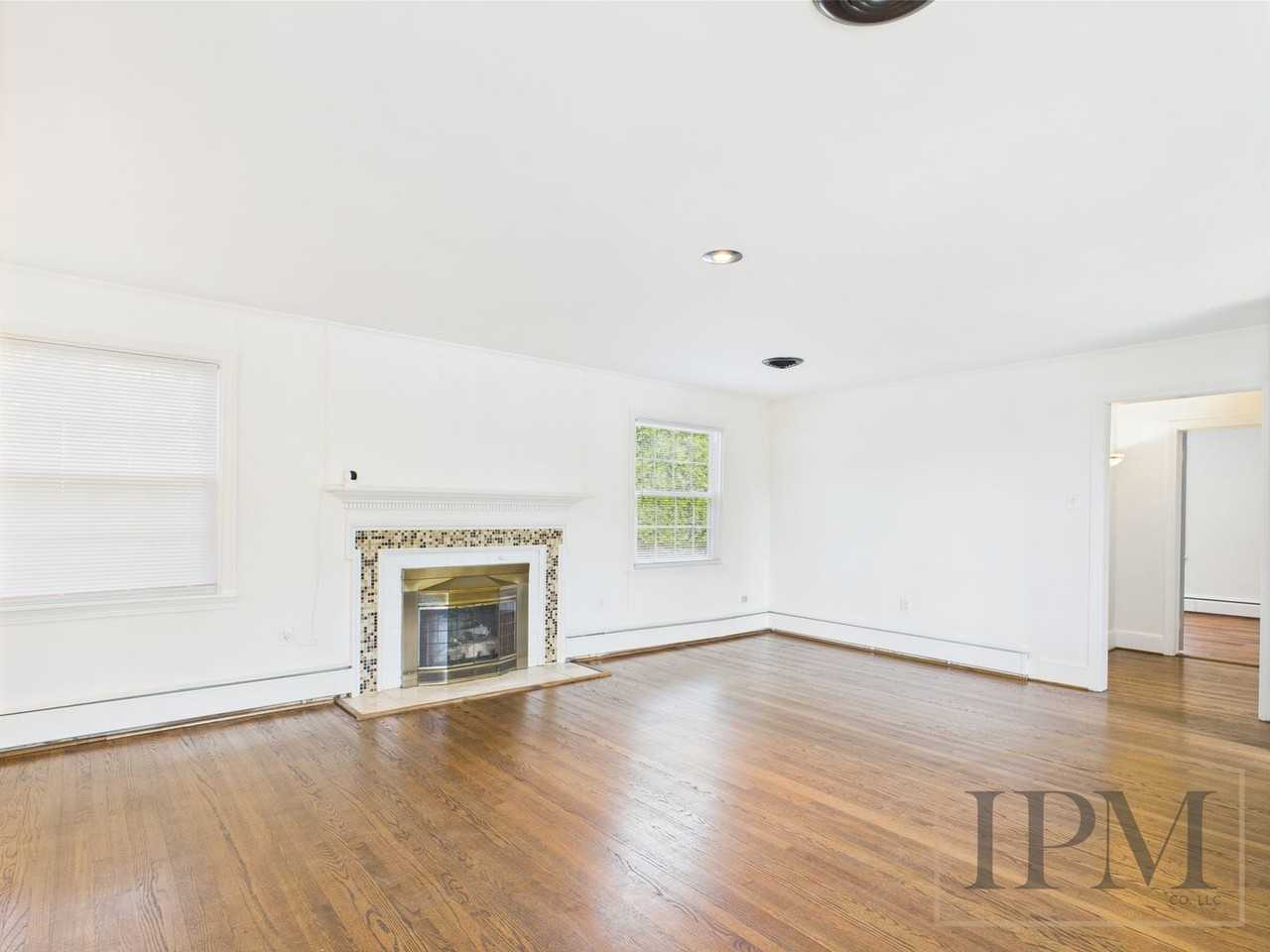 1371 Irving Rd - Photo 6 of 22