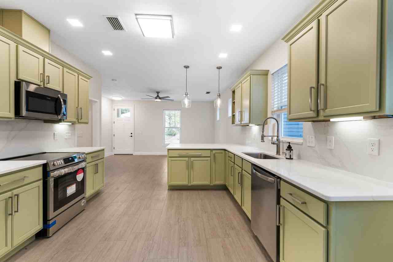 5005 Nw 11th Pl - Photo 5 of 28