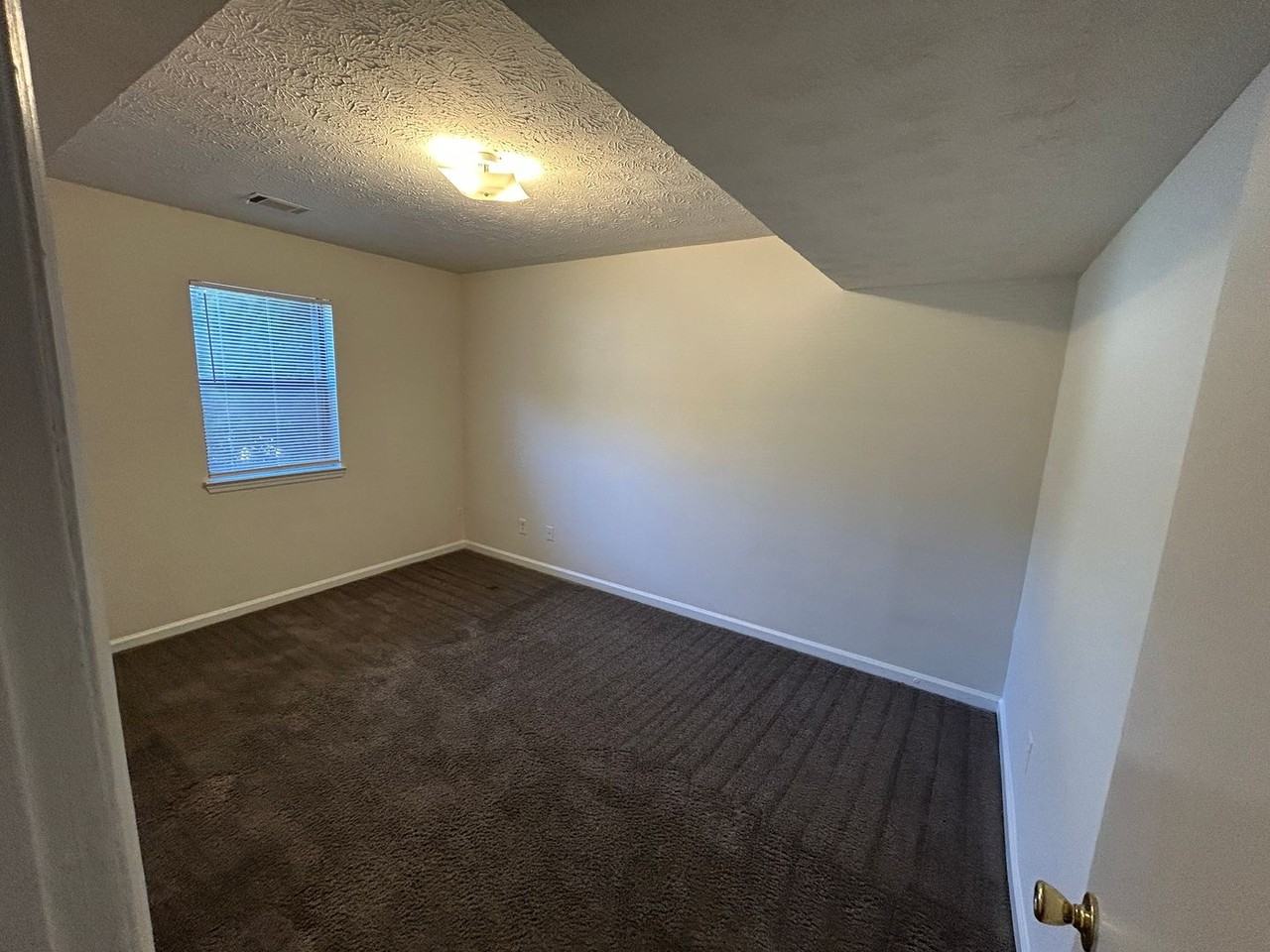 8838 W Hills Ct - Photo 4 of 8