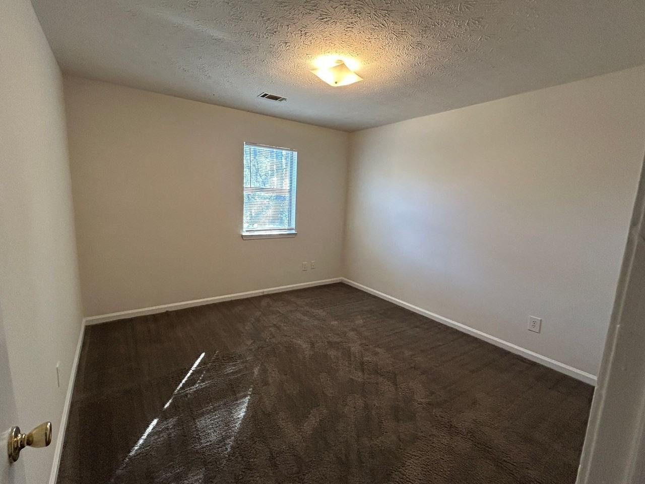 8838 W Hills Ct - Photo 5 of 8