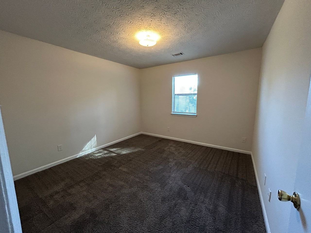 8838 W Hills Ct - Photo 6 of 8
