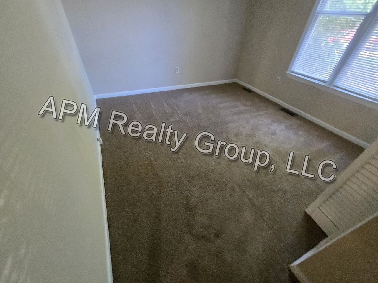 47 Woodpond Ct - Photo 2 of 12