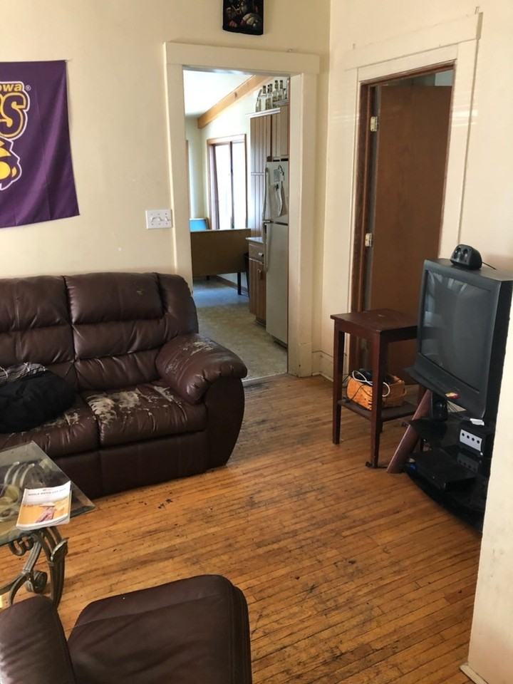 1929 Olive St - Photo 2 of 4