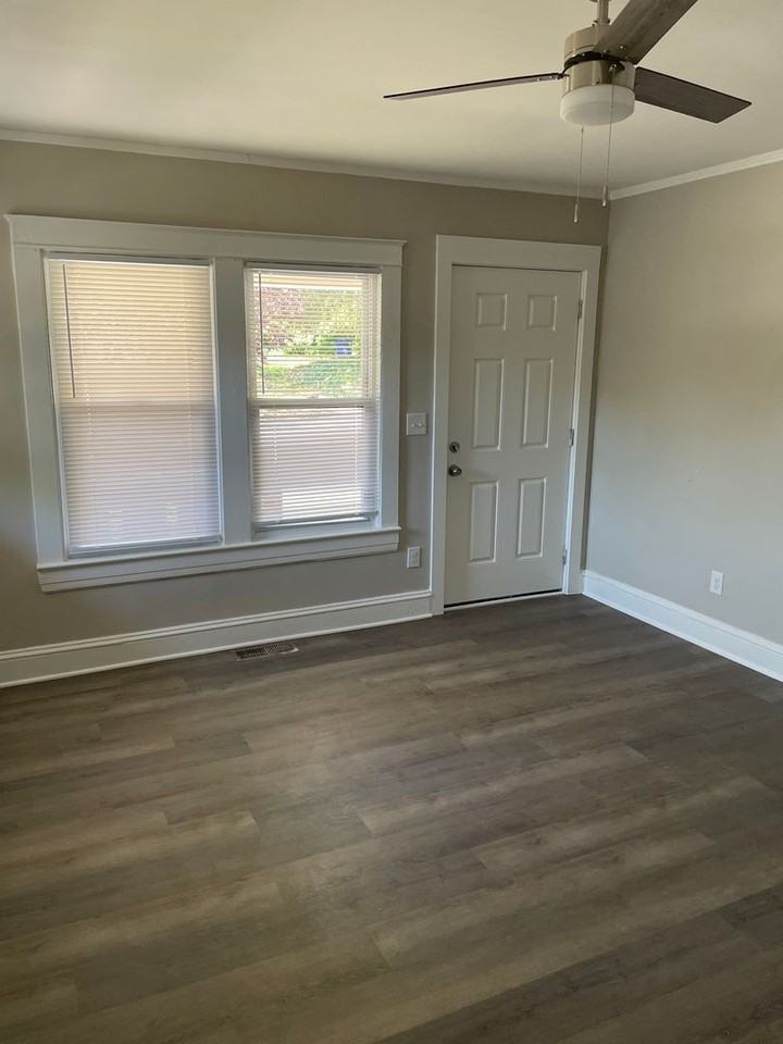 2327 Greenway Ave - Photo 3 of 14