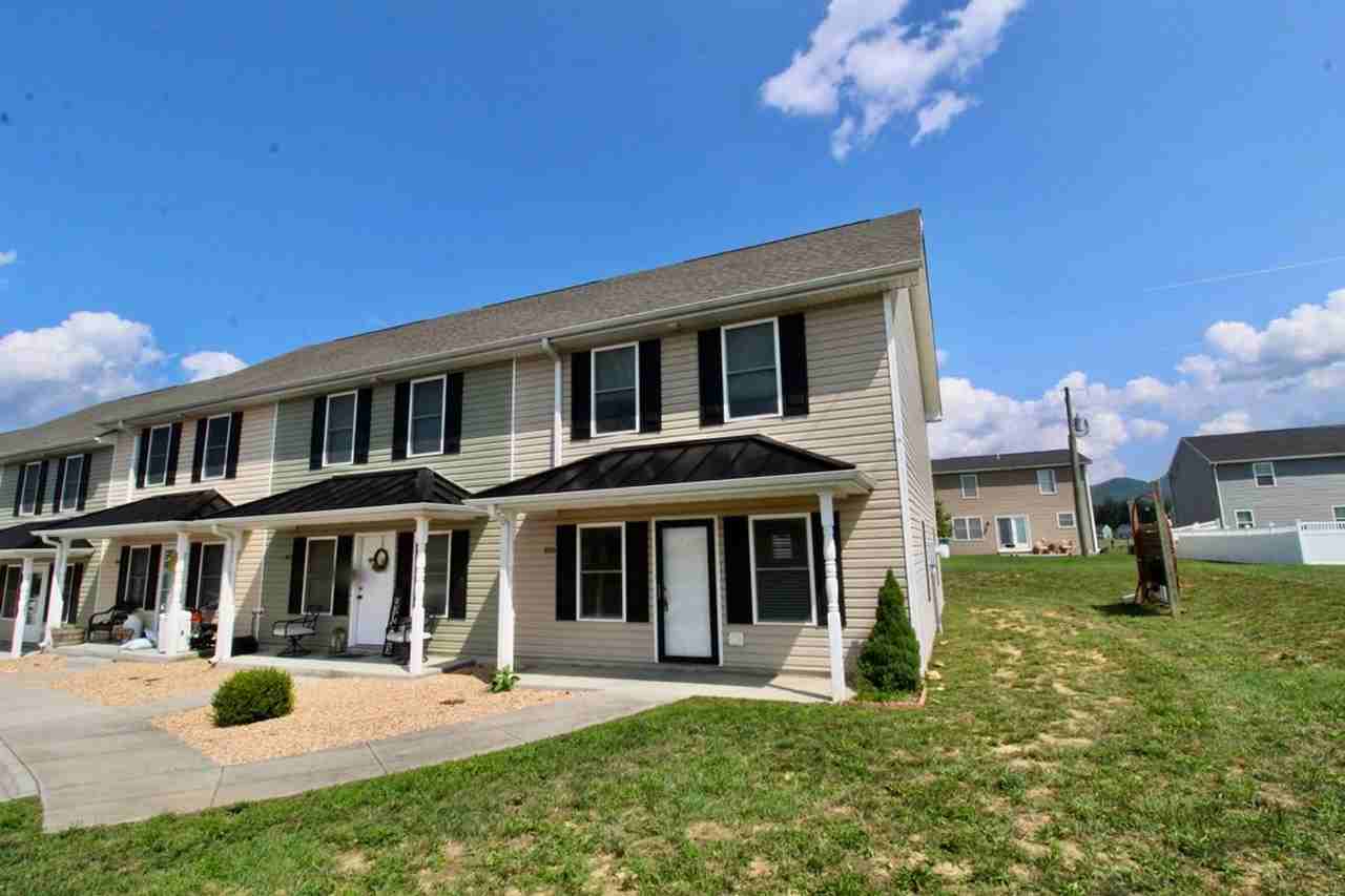 800 Carson Cir - Photo 2 of 22