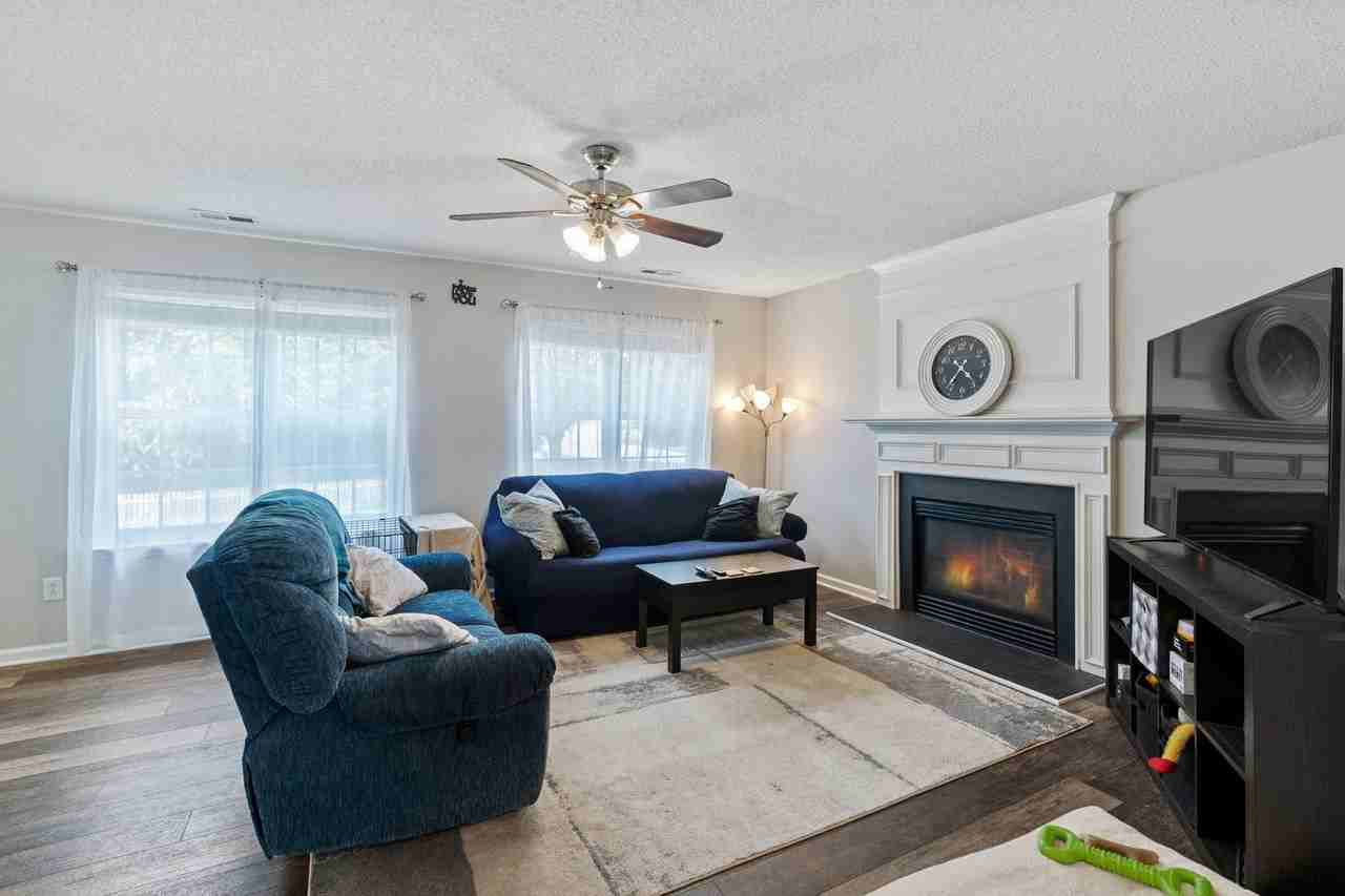 102 Bermuda Green Dr - Photo 5 of 24
