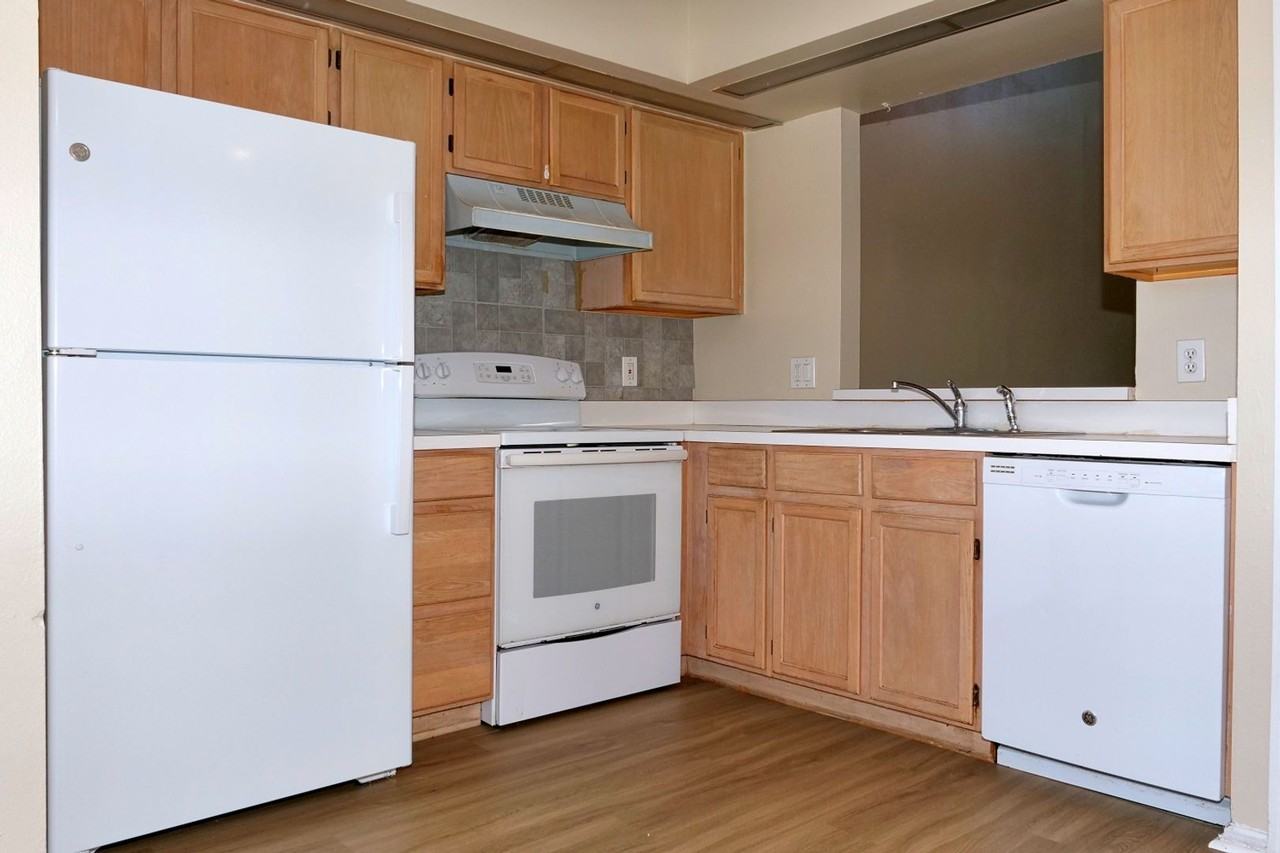 860 Monopoly Ct - Photo 4 of 23