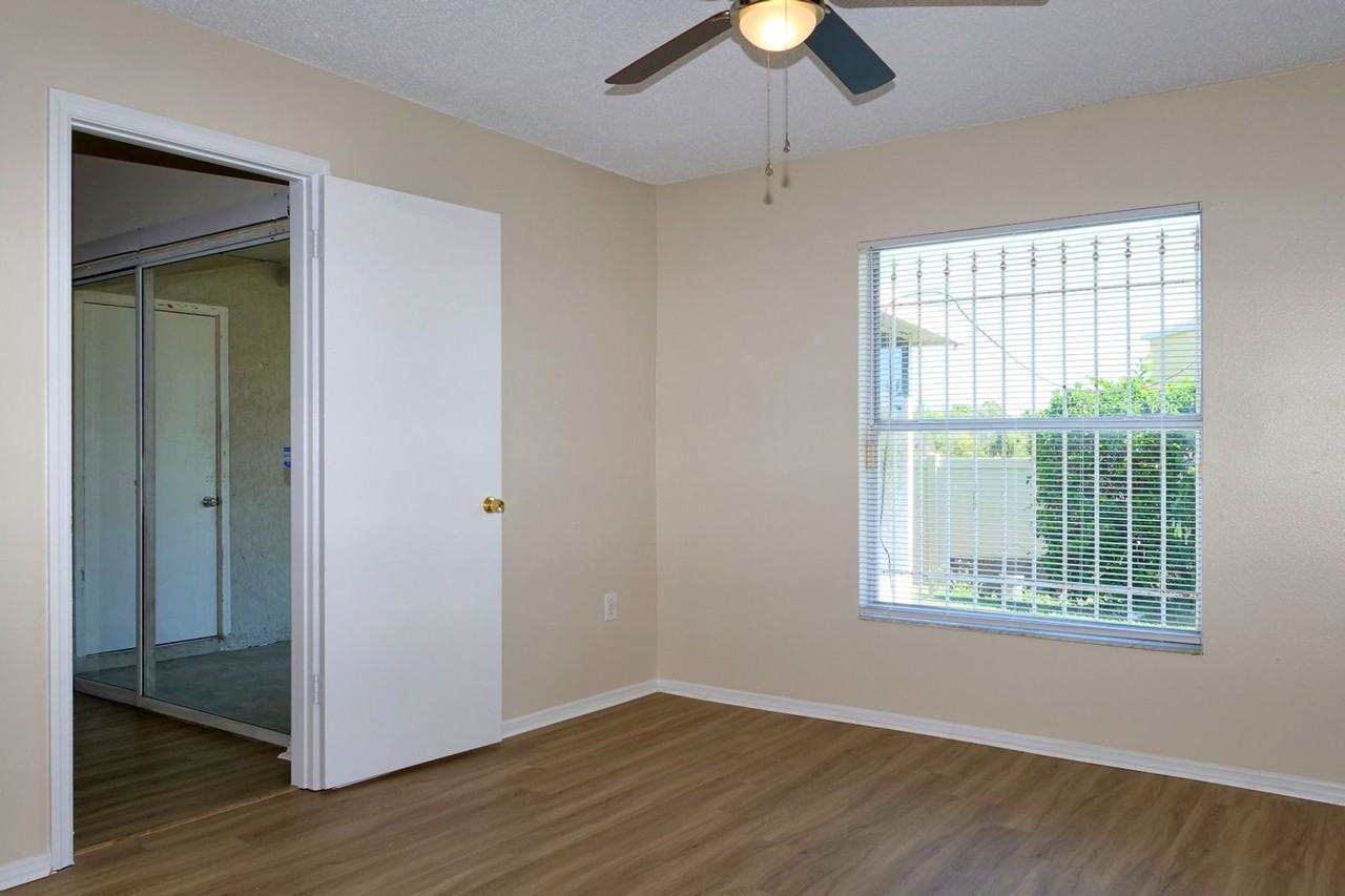 860 Monopoly Ct - Photo 6 of 23