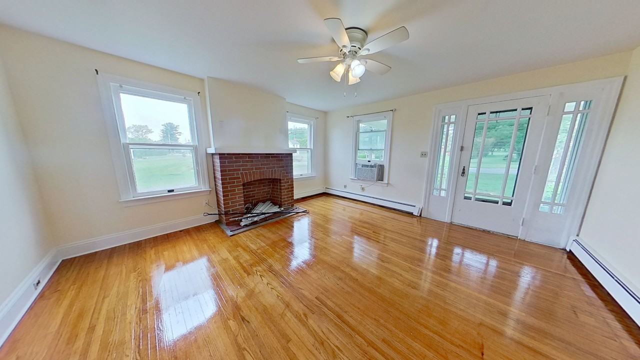 204 W Railroad Ave - Photo 2 of 13