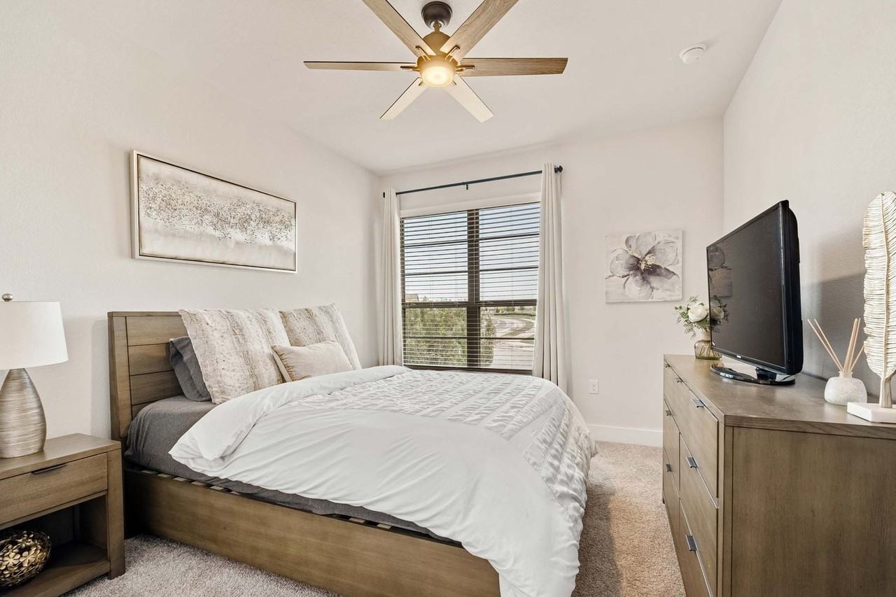 7600 Hillock Ter - Photo 4 of 33