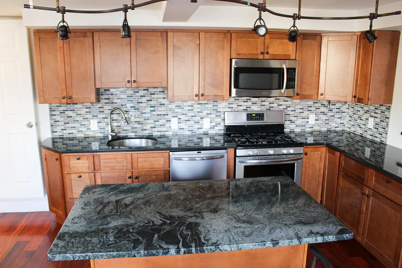 223 N New St - Photo 2 of 14