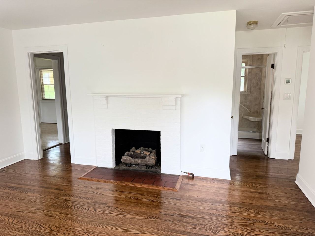1121 Chestnut Hill Dr - Photo 2 of 13