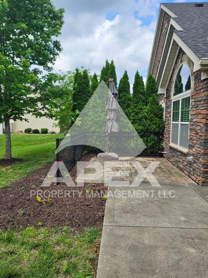 819 Pryse Farm Blvd - Photo 3 of 36