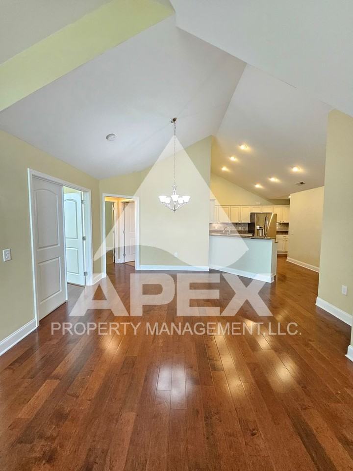 819 Pryse Farm Blvd - Photo 7 of 37