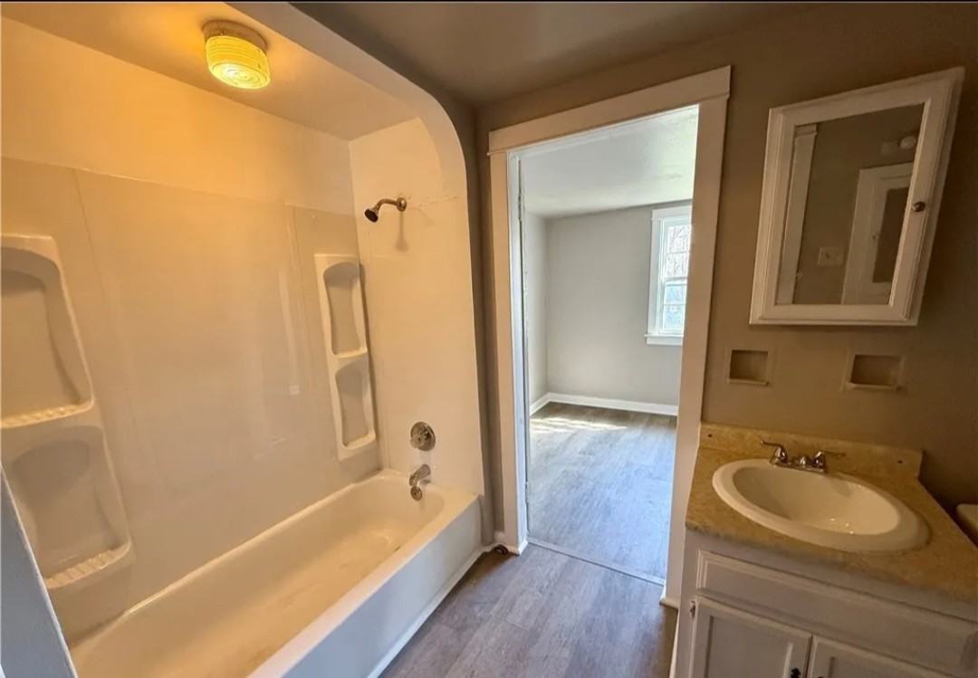 146 S Irwin St #NA - Photo 2 of 6