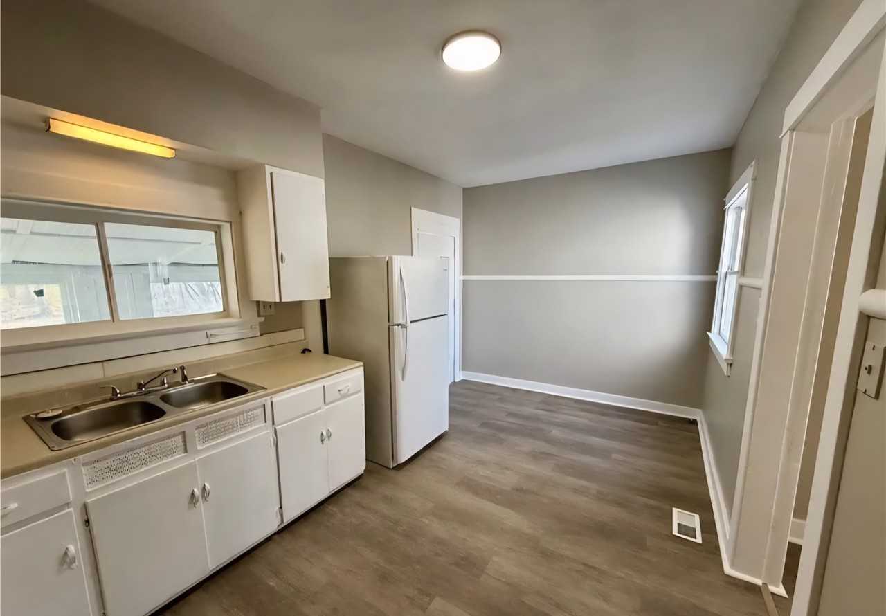 146 S Irwin St #NA - Photo 4 of 6