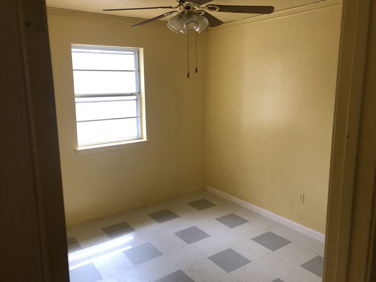 1321 West 57th Street #NA - Photo 5 of 12