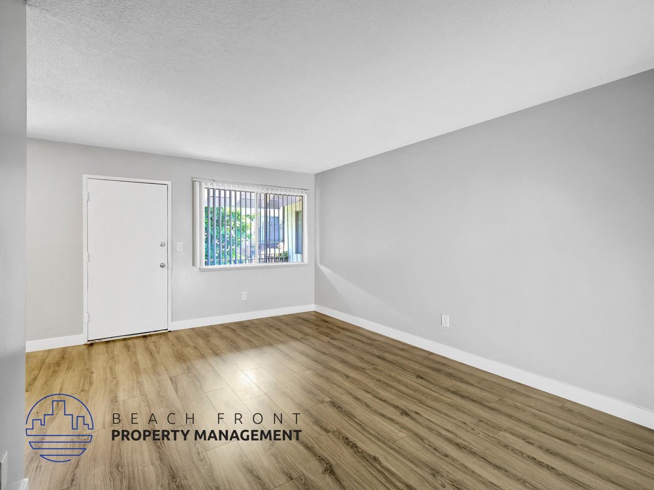 1545 Pine Ave. - Photo 4 of 14