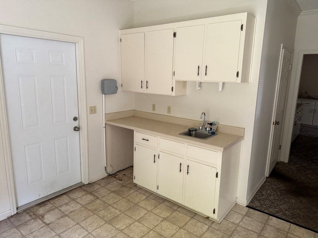 2565 Fortner St - Photo 4 of 4