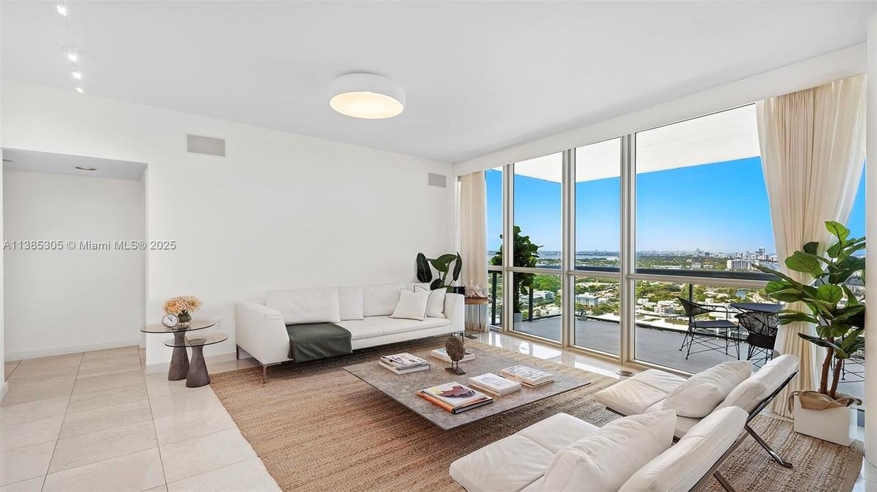 101 20th St #3903 - Photo 7 of 50