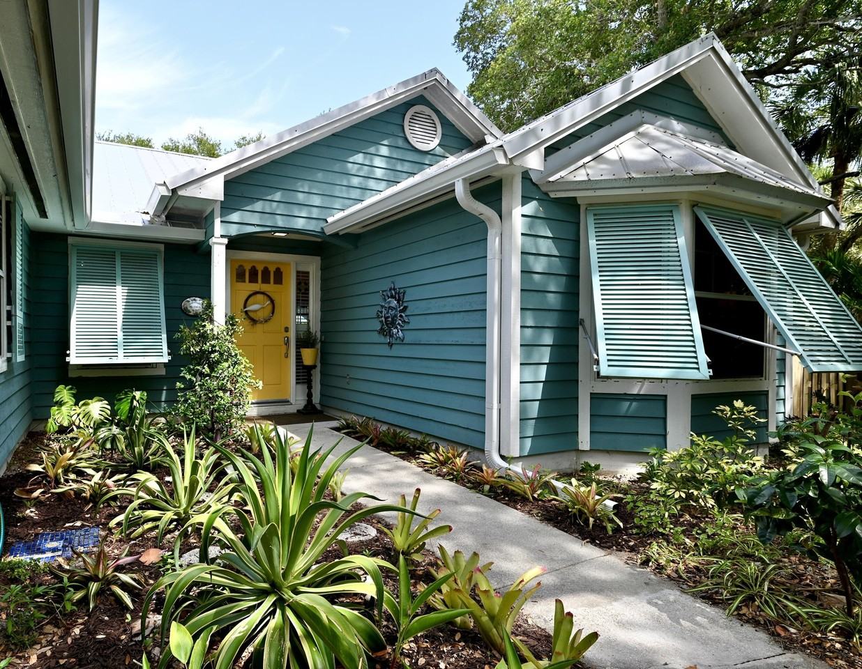 9460 Seagrape Dr - Photo 3 of 50