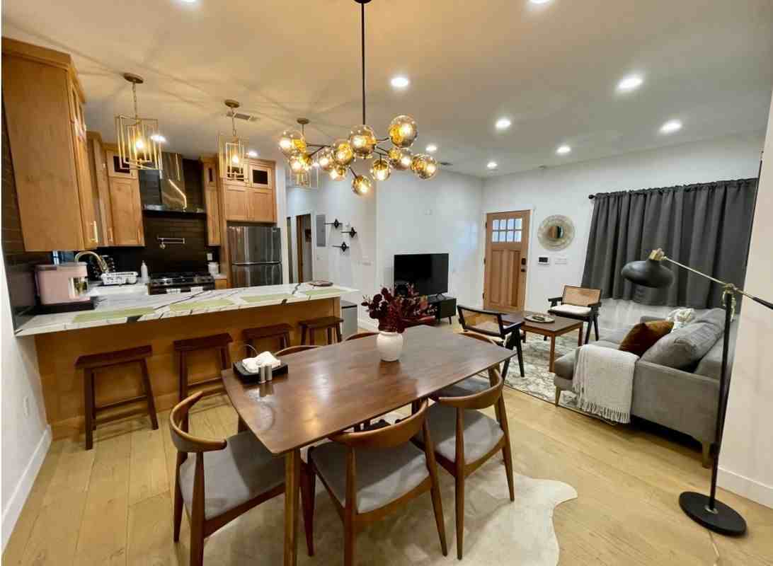 5123 Rockland Ave - Photo 5 of 17