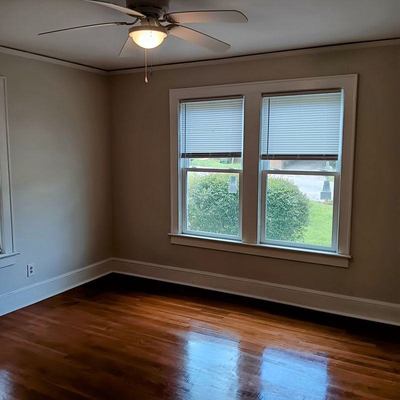 246 Mathewson Pl Sw - Photo 3 of 13