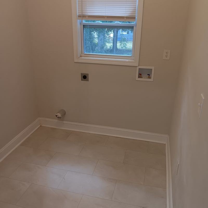 246 Mathewson Pl Sw - Photo 4 of 13