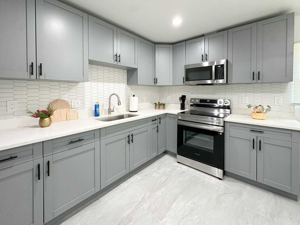 Phillips St - Photo 4 of 9