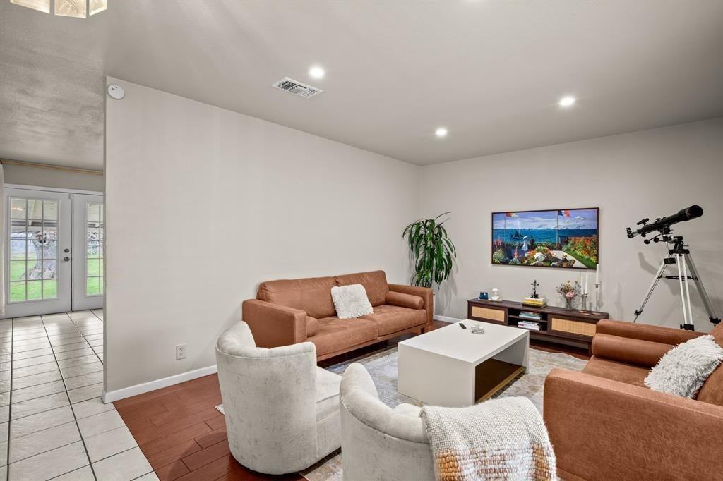 405 E Grady Dr - Photo 2 of 17