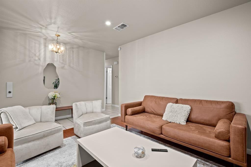 405 E Grady Dr - Photo 3 of 17