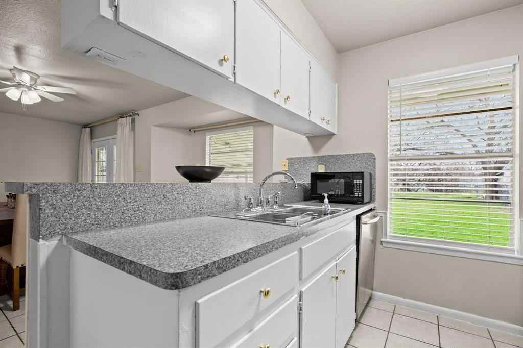 405 E Grady Dr - Photo 6 of 17