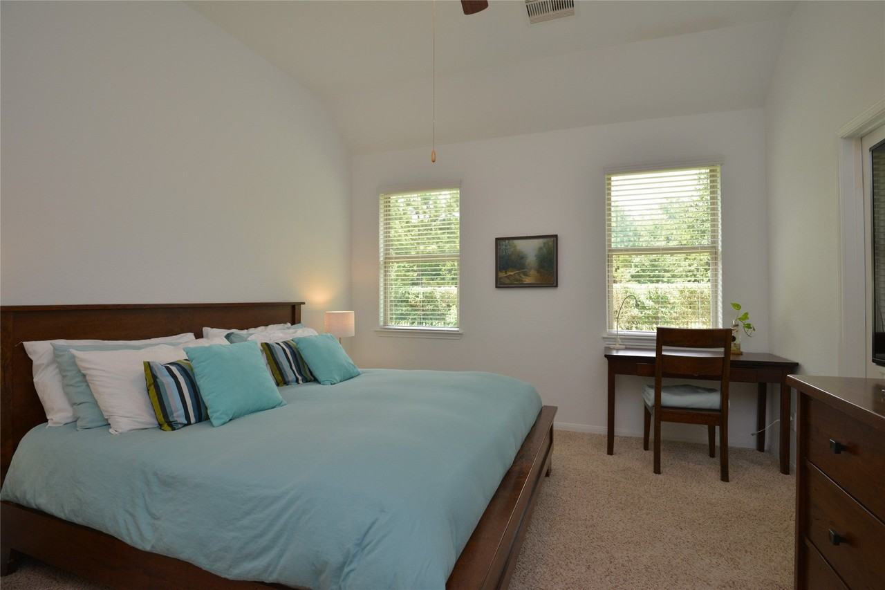 18918 Cove Pointe Dr - Photo 5 of 27