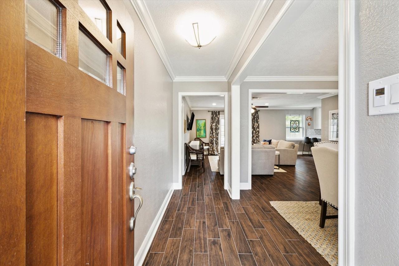 5807 Duxbury St - Photo 2 of 20